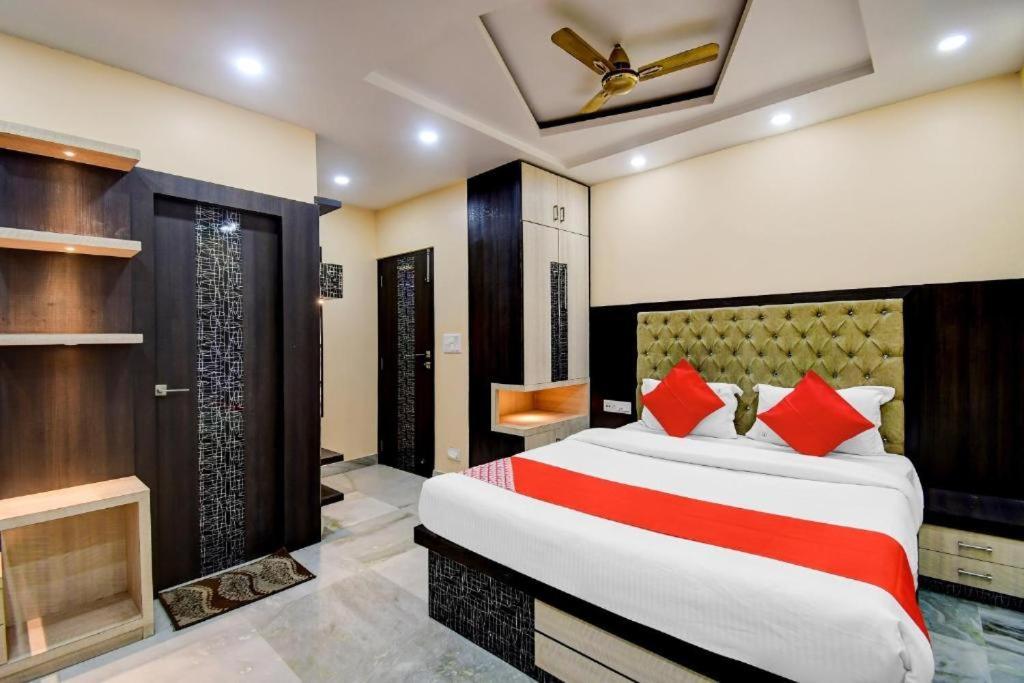 Dharmatala Inn Calcutta Extérieur photo